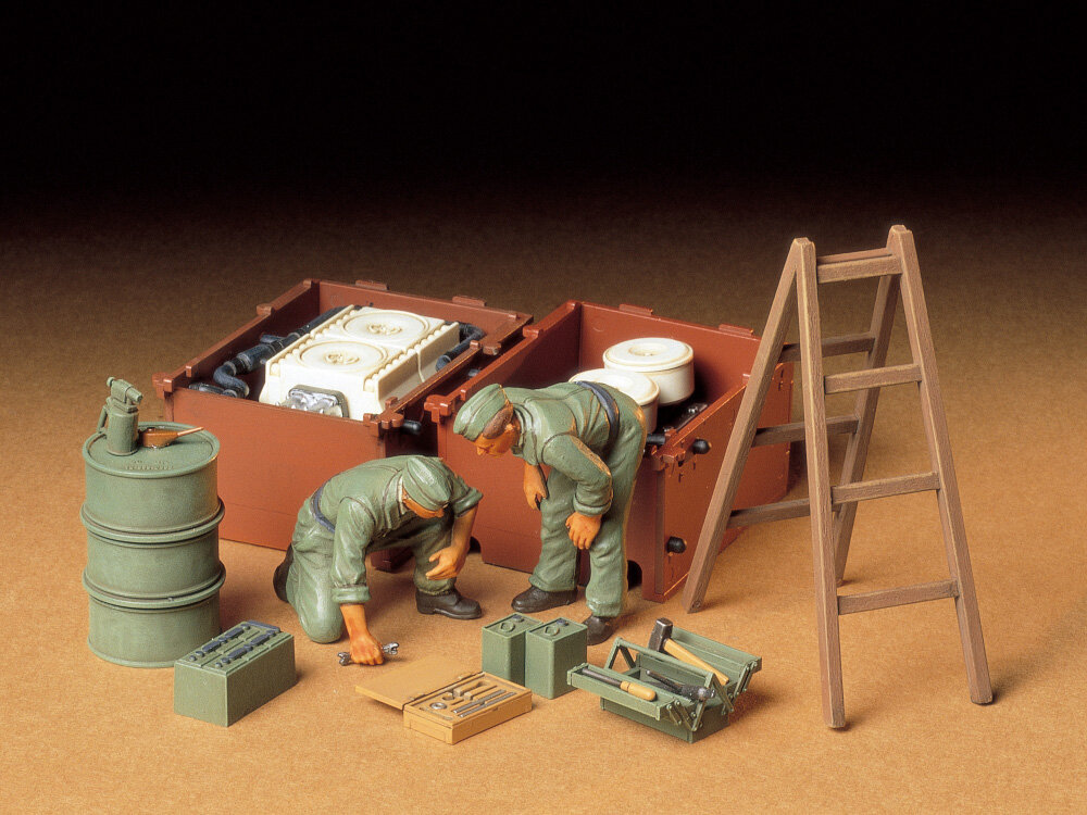 Tamiya 35180 German Tank Engine Maintenance Crew Set 1/35