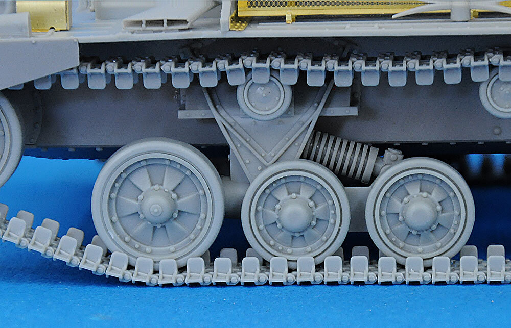 MiniArt 35123 Valentine Mk. VI Canadian &ndash; Built Early Prod. 1/35