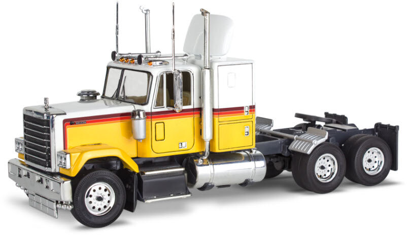 Revell 17471 Chevy Bison Semi Truck 1:32