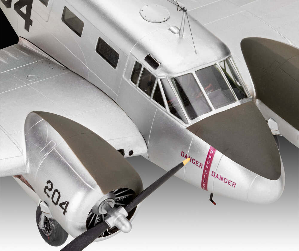 Revell 03811 Beechcraft Model 18 1:48