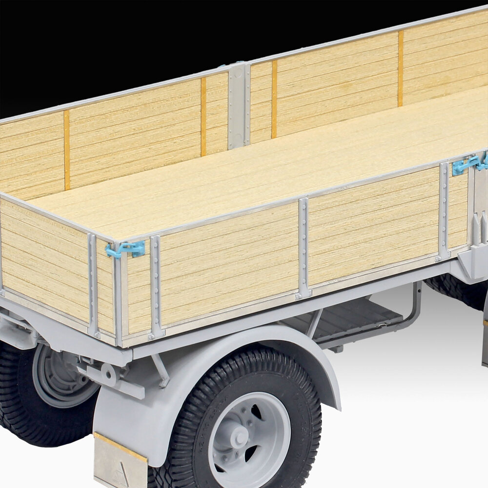 Revell 07580 B&uuml;ssing 8000 S 13 mit Trailer 1/24