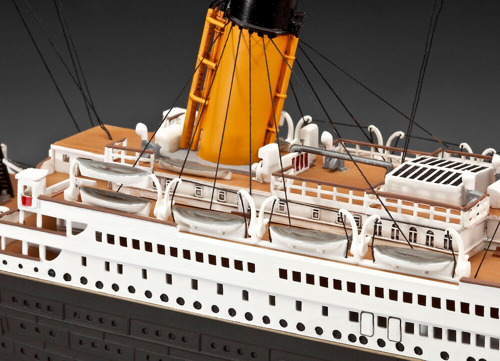 Revell R.M.S. Titanic 100th Anniversary Edition 1:400 #05715