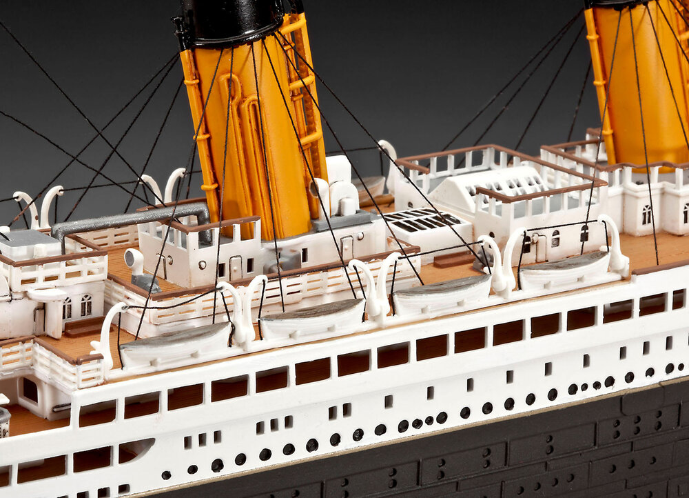 Revell R.M.S. Titanic 100th Anniversary Edition 1:400 #05715