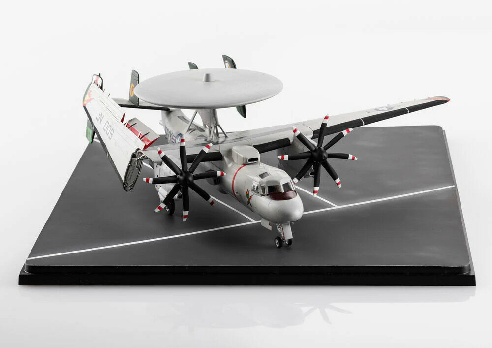 Heller 82300 E-2C Hawkeye 1/72