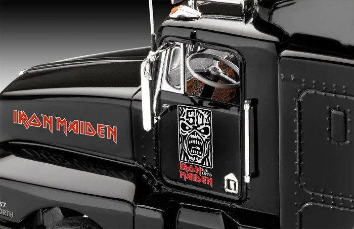 Revell 07740 Tour Truck &quot;Iron Maiden&quot; 1/32