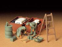 Tamiya 35180 German Tank Engine Maintenance Crew Set 1/35