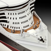 Revell 05231 Queen Mary 2 1:700