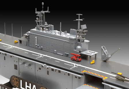 Revell 05170 Assault Ship USS Tarawa LHA-1 1:720