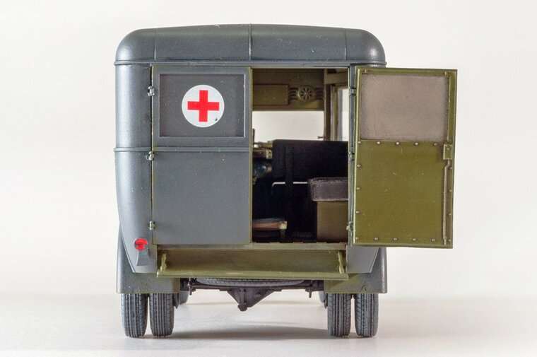 MiniArt 35160 GAZ-03-30 Ambulance 1:35