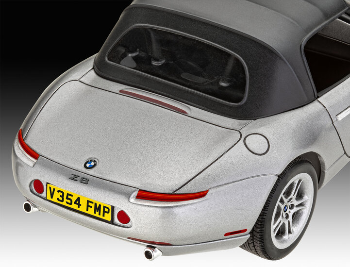 Revell 05662 BMW Z8 (James Bond 007) &quot;The World Is Not Enough&quot; 1:24