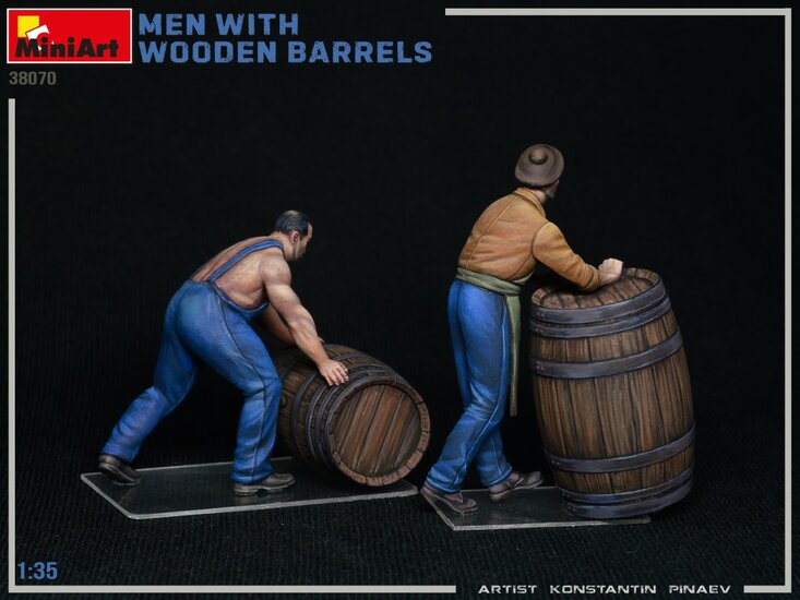 MiniArt 38070 Men with Wooden Barrels 1:35