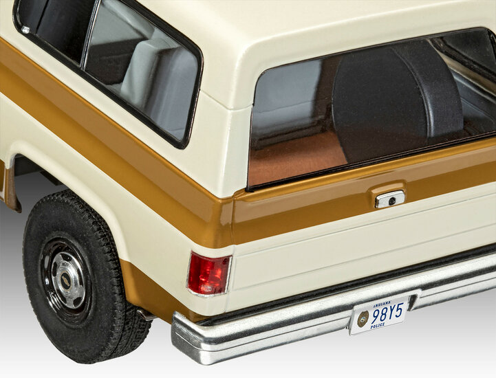 Revell 07724 Stranger Things 1985 Chevrolet K5 Blazer 1:24