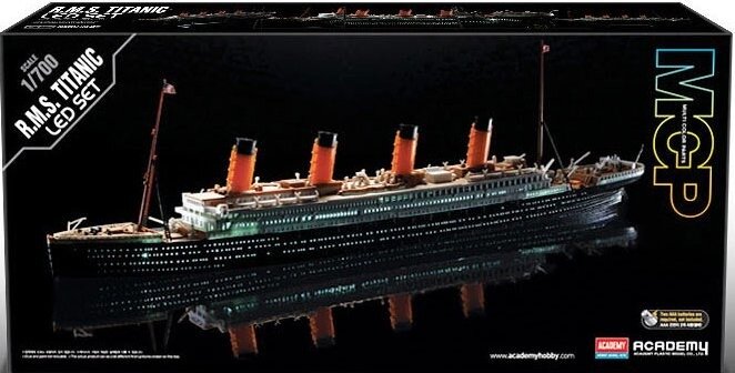 Academy R.M.S. Titanic LED