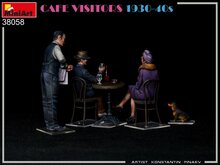 MiniArt 38058 Cafe Visitors 1:35