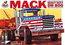 MPC Mack Heavy Duty DM 800 1/25 (MPC899)