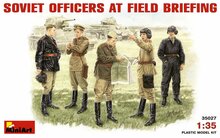 MiniArt Soviet Officers at Field Briefing 1:35 (35027)