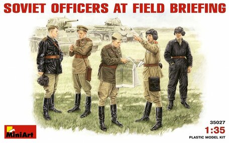 MiniArt Soviet Officers at Field Briefing 1:35